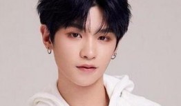 黄明昊台下爆料视频,揭秘明星幕后故事